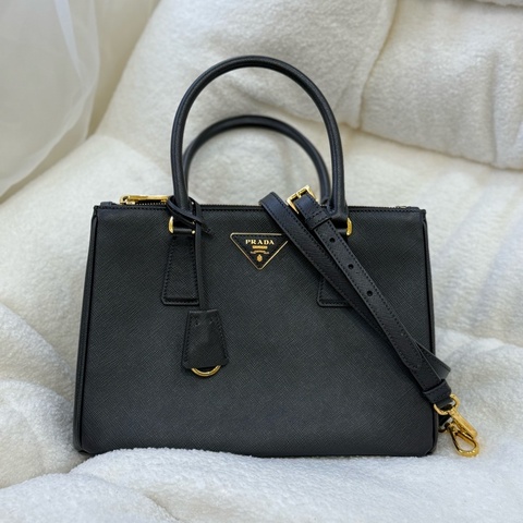 Prada 黑金殺手包小號