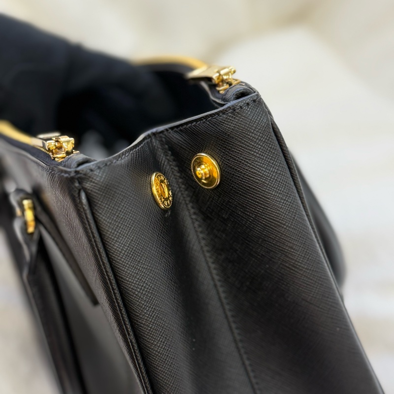 Prada 黑金殺手包小號-8