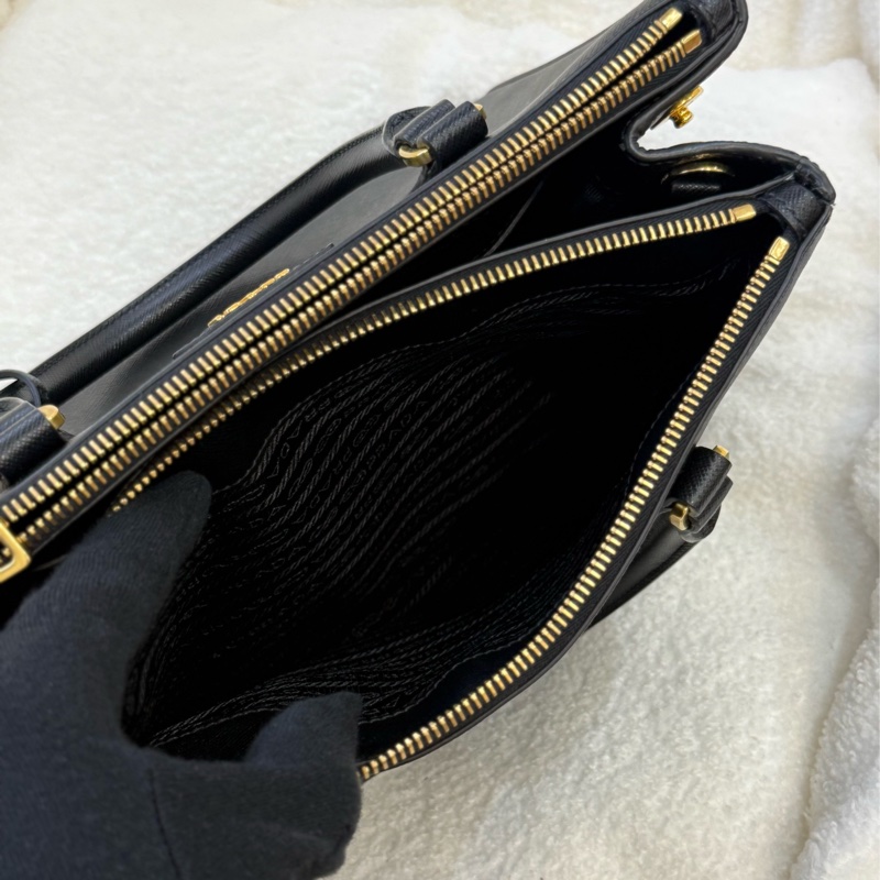 Prada 黑金殺手包小號-12