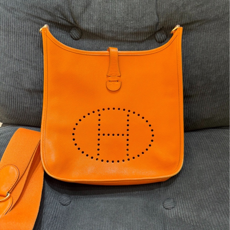 【又輕又實用👍🏻顏色亮眼🧡全網最低】愛馬仕Hermes Evelyne伊芙琳 29 火焰橙E皮  框L-1