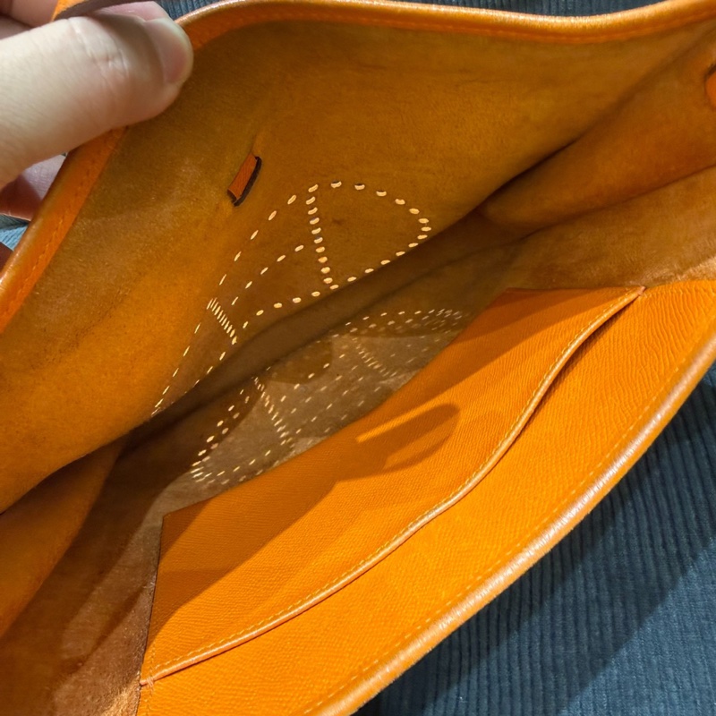 【又輕又實用👍🏻顏色亮眼🧡全網最低】愛馬仕Hermes Evelyne伊芙琳 29 火焰橙E皮  框L-6