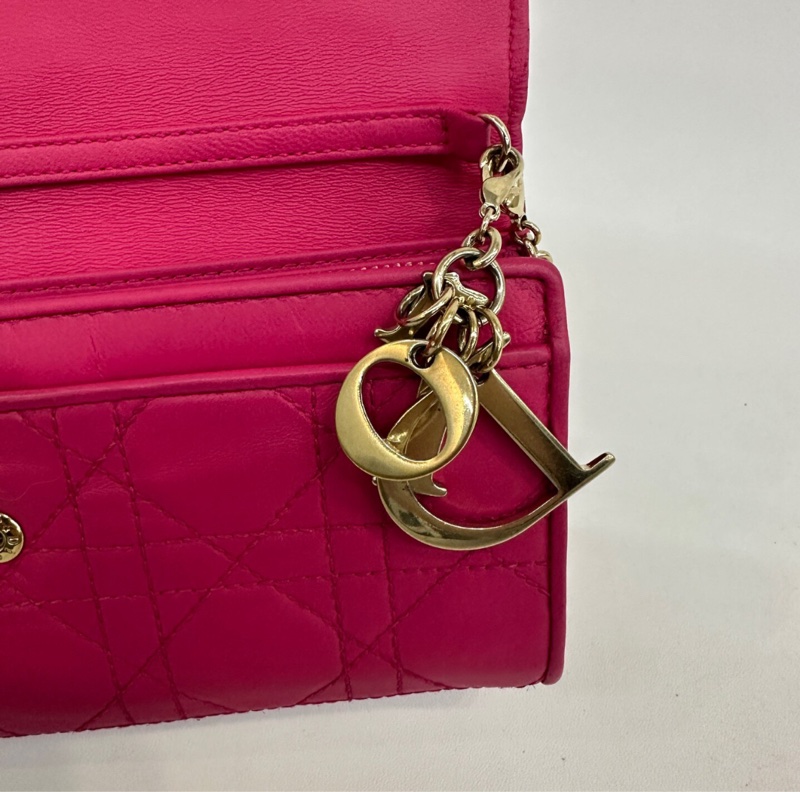 【95新️✨經典圖案😍低價撿漏】Dior玫紅色羊皮lady藤格紋 WOC｜手拎包-5