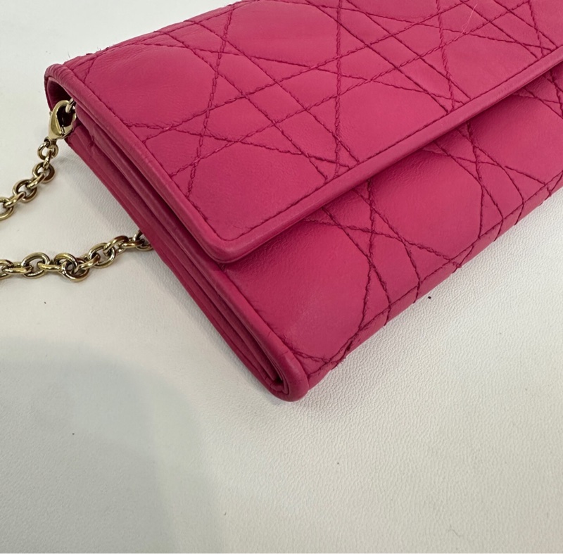 【95新️✨經典圖案😍低價撿漏】Dior玫紅色羊皮lady藤格紋 WOC｜手拎包-6