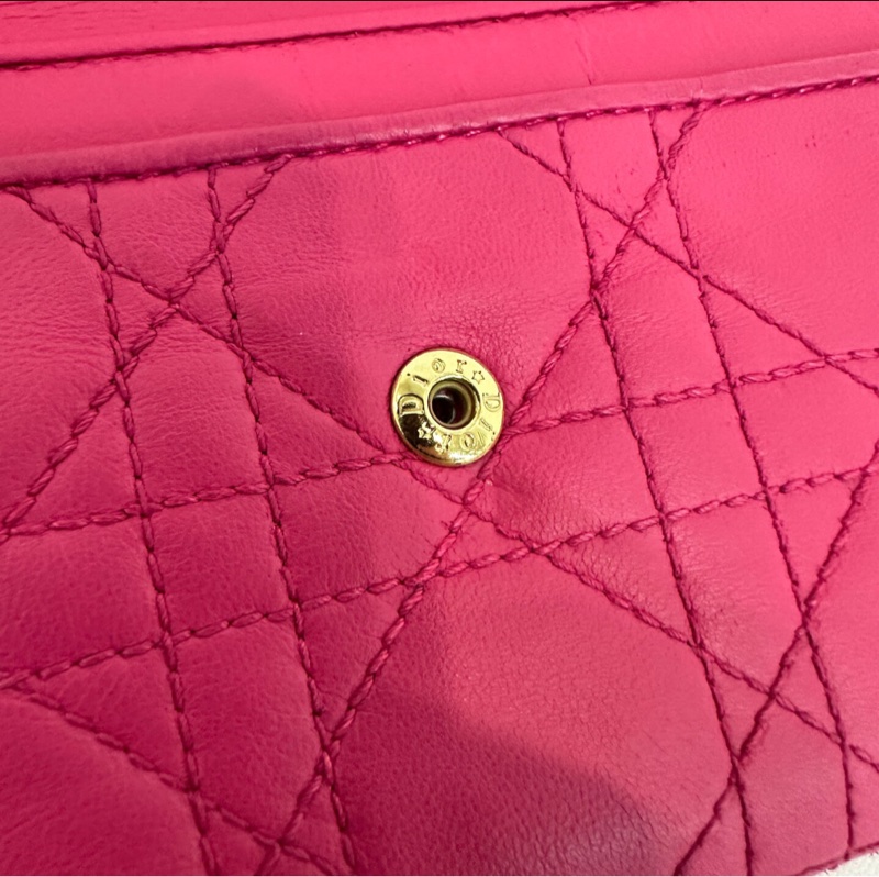 【95新️✨經典圖案😍低價撿漏】Dior玫紅色羊皮lady藤格紋 WOC｜手拎包-8