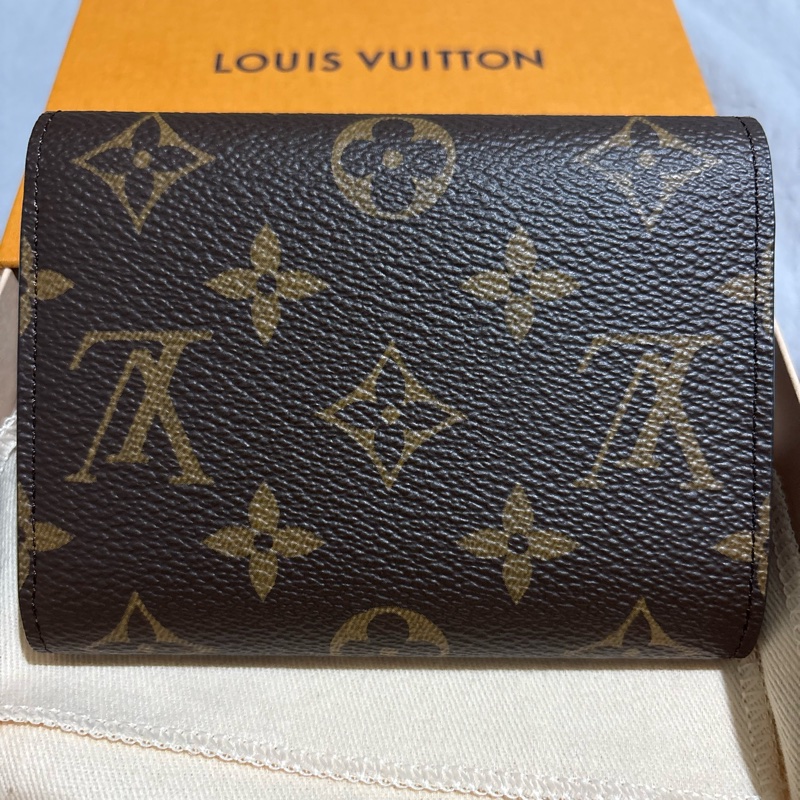 [全新3月購入] Louis Vuitton  Monogram  Victorine 三折短夾 老花-6