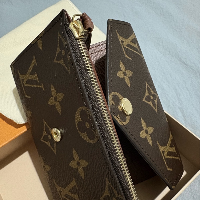 [全新3月購入] Louis Vuitton  Monogram  Victorine 三折短夾 老花-8