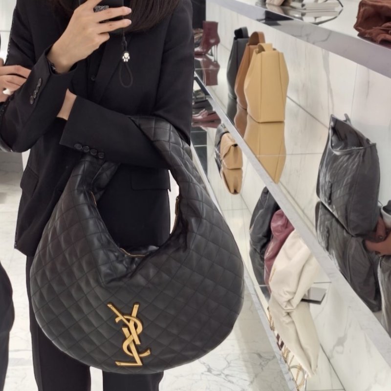✨2026季度全新✨Saint Laurent 858160 YSL ICARE 菱格紋小羊皮彎月包 黑色-6