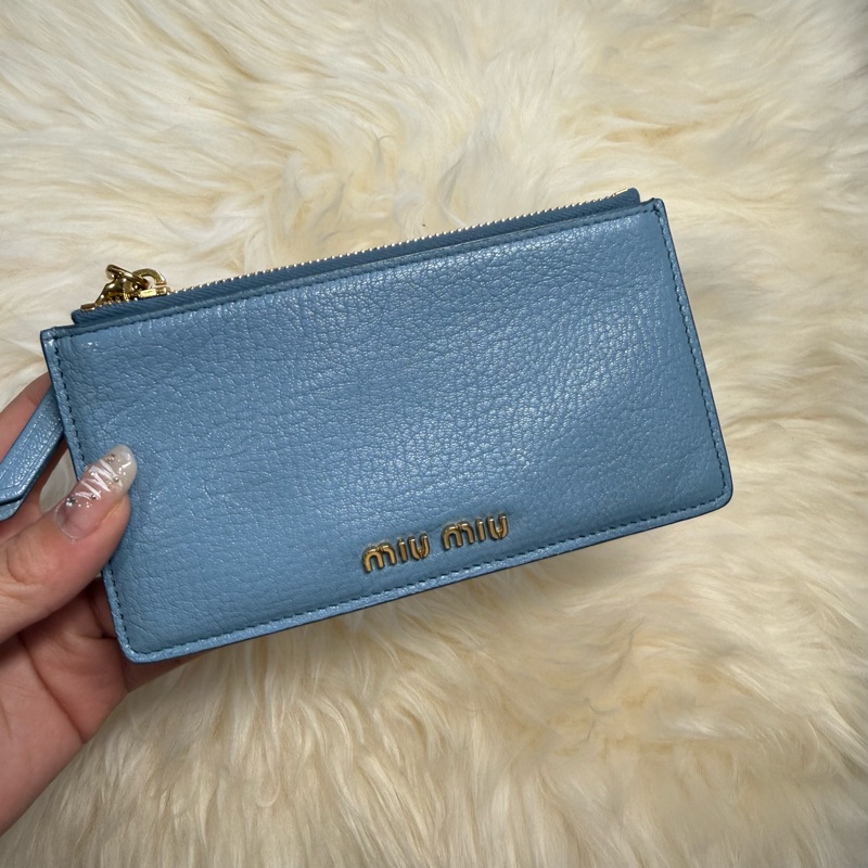 MiuMiu卡包 張員瑛必收🩵 莫蘭迪藍 卡夾 零錢包 藍 金色 miu miu-0