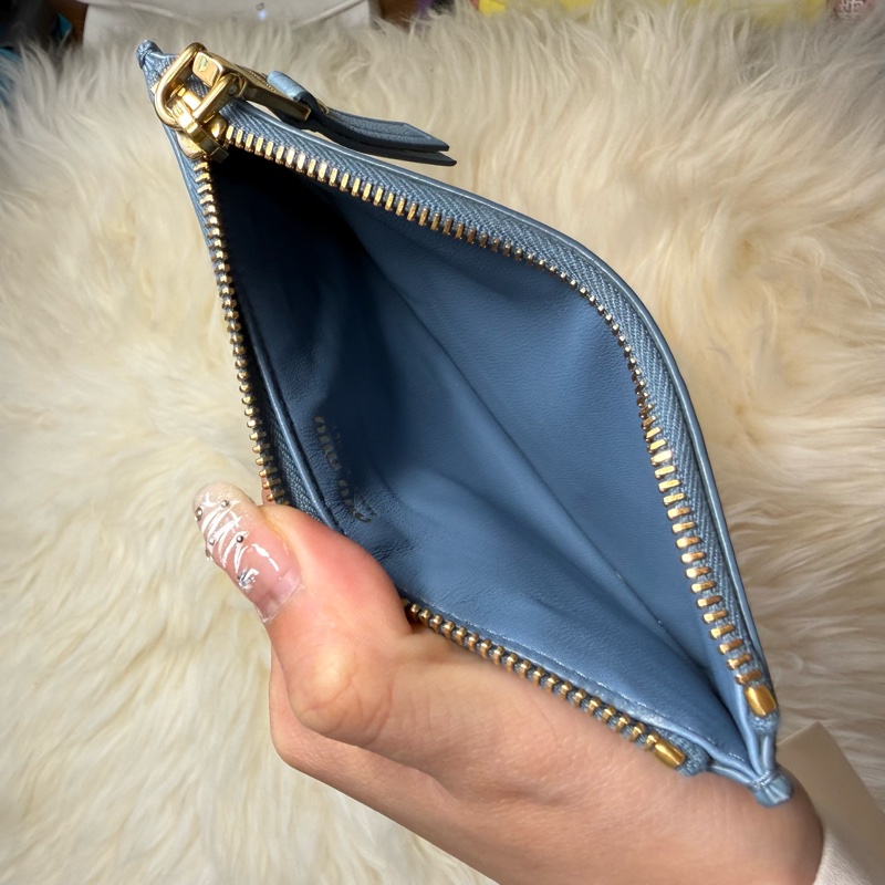 MiuMiu卡包 張員瑛必收🩵 莫蘭迪藍 卡夾 零錢包 藍 金色 miu miu-4