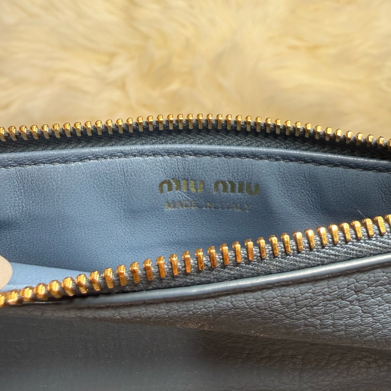 MiuMiu卡包 張員瑛必收🩵 莫蘭迪藍 卡夾 零錢包 藍 金色 miu miu-5