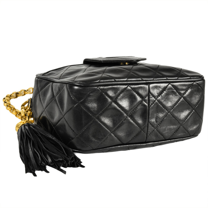 香奈兒 Coco Mark Matelasse 黑色羊皮鑲鑽珠寶鏈肩背包，搭配金色五金配件和流蘇。-3
