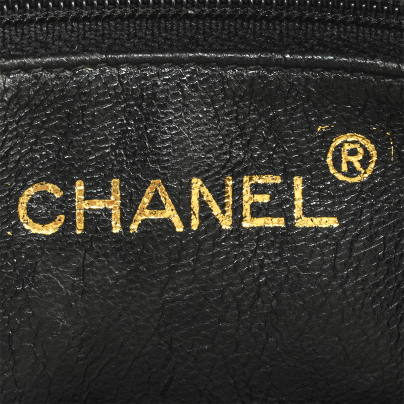 香奈兒 Coco Mark Matelasse 黑色羊皮鑲鑽珠寶鏈肩背包，搭配金色五金配件和流蘇。-5