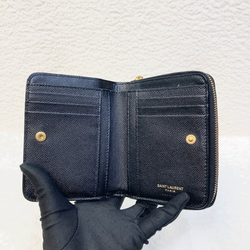Saint Laurent YSL 黑金V紋短夾 CASSANDRE粒面牛皮 對開拉鍊零錢短夾 668288-6