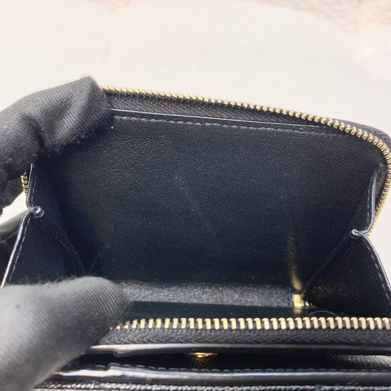 Saint Laurent YSL 黑金V紋短夾 CASSANDRE粒面牛皮 對開拉鍊零錢短夾 668288-9