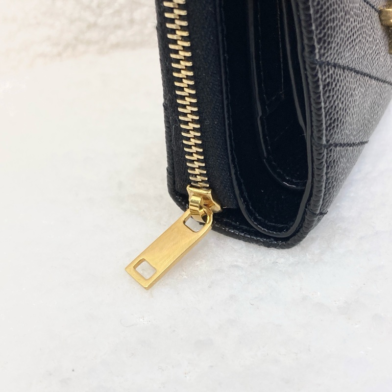 Saint Laurent YSL 黑金V紋短夾 CASSANDRE粒面牛皮 對開拉鍊零錢短夾 668288-12