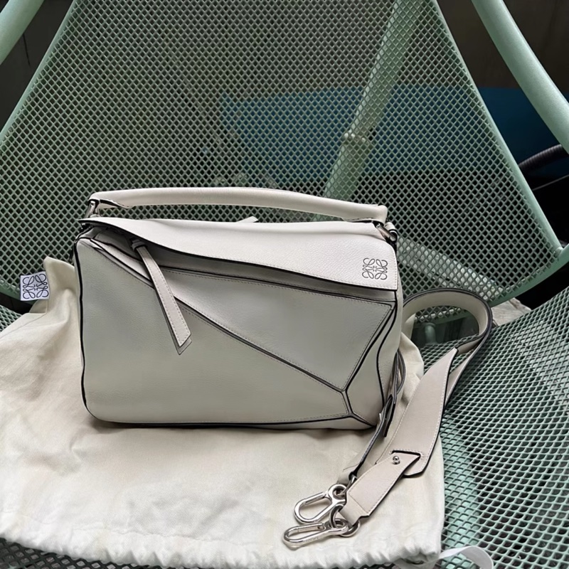 Loewe Puzzle 白色牛皮 中號-0