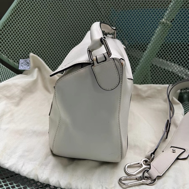Loewe Puzzle 白色牛皮 中號-2