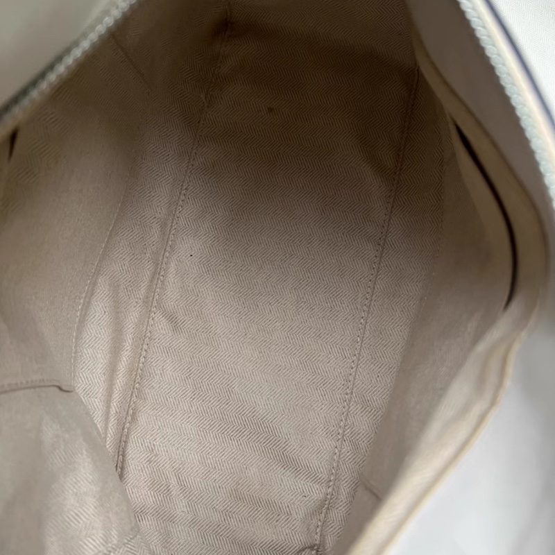 Loewe Puzzle 白色牛皮 中號-8