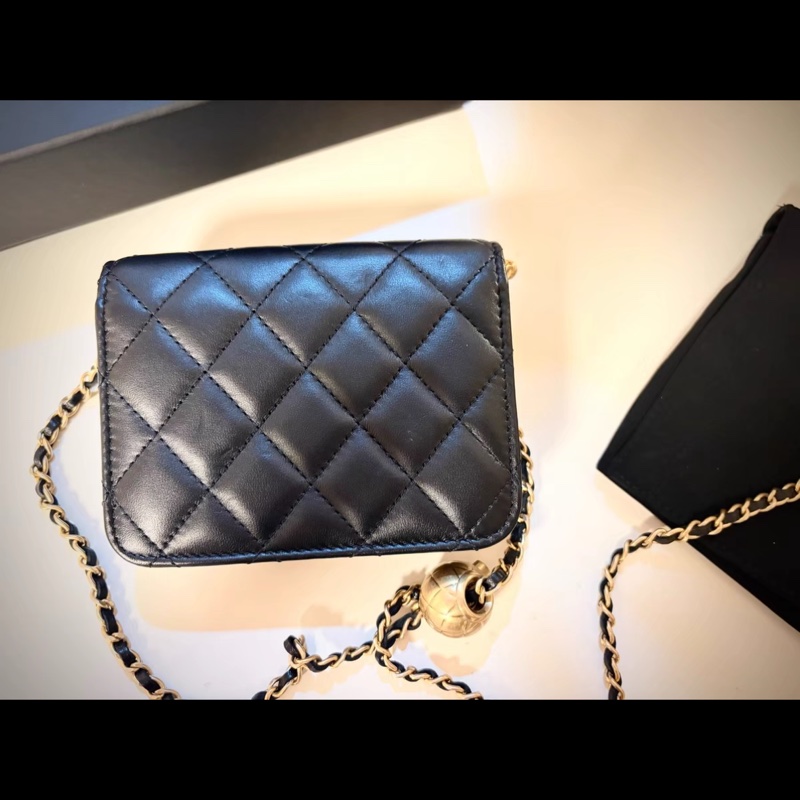 Chanel Mini WOC 黑金羊皮金球包 芯片款-3