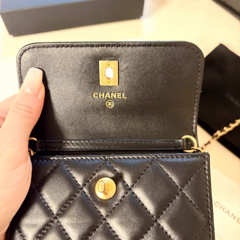 Chanel Mini WOC 黑金羊皮金球包 芯片款-4