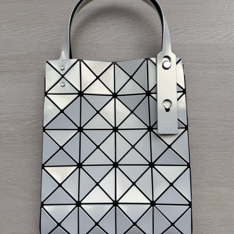 三宅一生 Issey Miyake Bao Bao 大鑽石包 米白色 全新-1