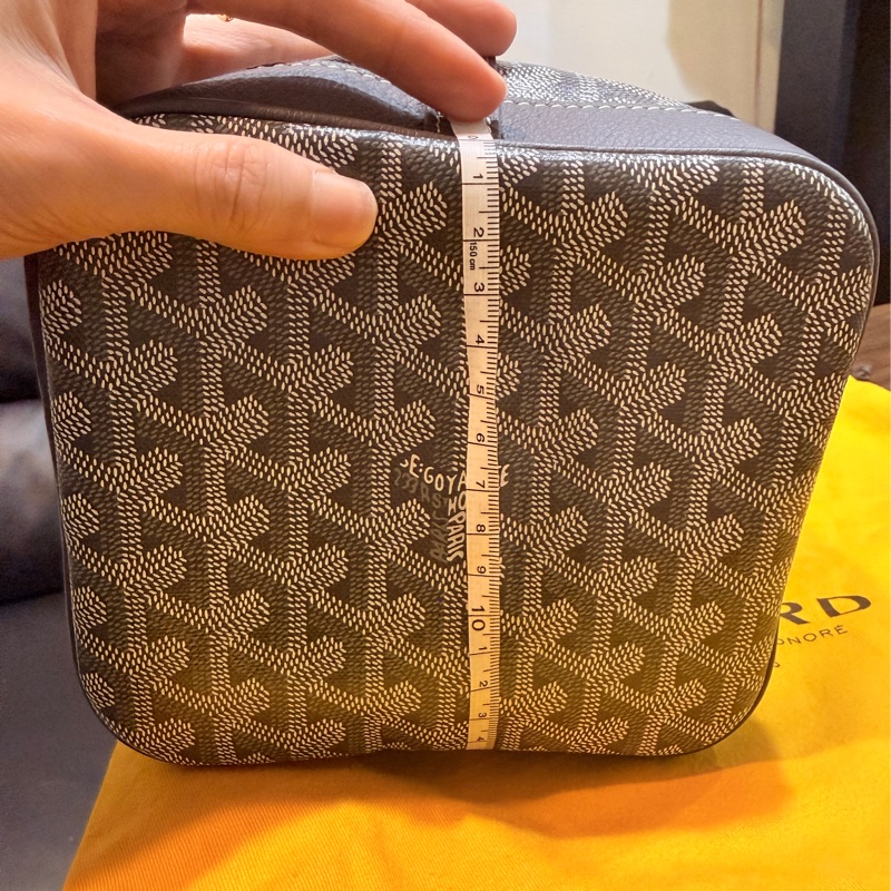 賠售超甜賣🫶🏻最好看的Goyard灰 🩶好輕好揹好裝的斜背水桶包 揹帶長度可以調-2