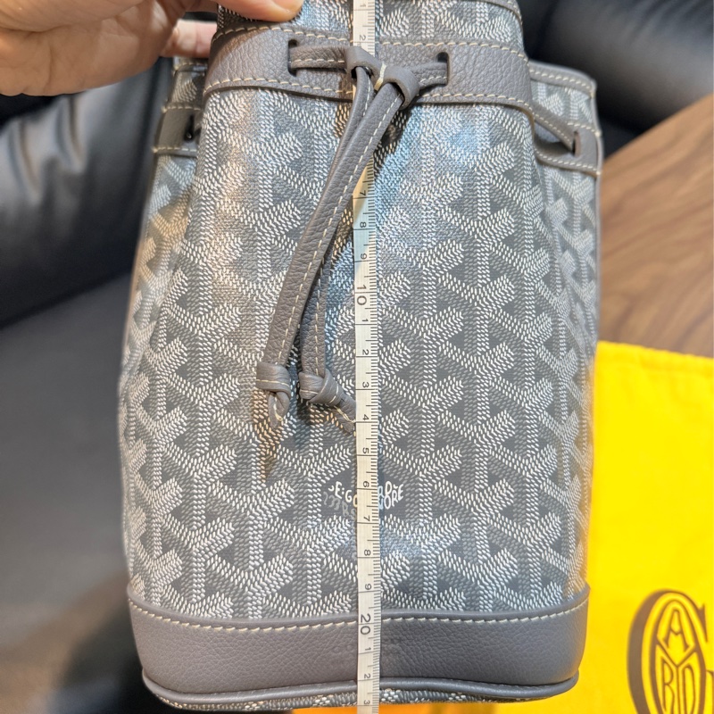 賠售超甜賣🫶🏻最好看的Goyard灰 🩶好輕好揹好裝的斜背水桶包 揹帶長度可以調-5