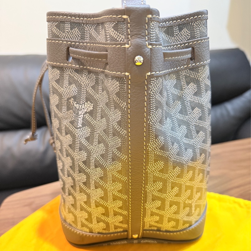 賠售超甜賣🫶🏻最好看的Goyard灰 🩶好輕好揹好裝的斜背水桶包 揹帶長度可以調-7