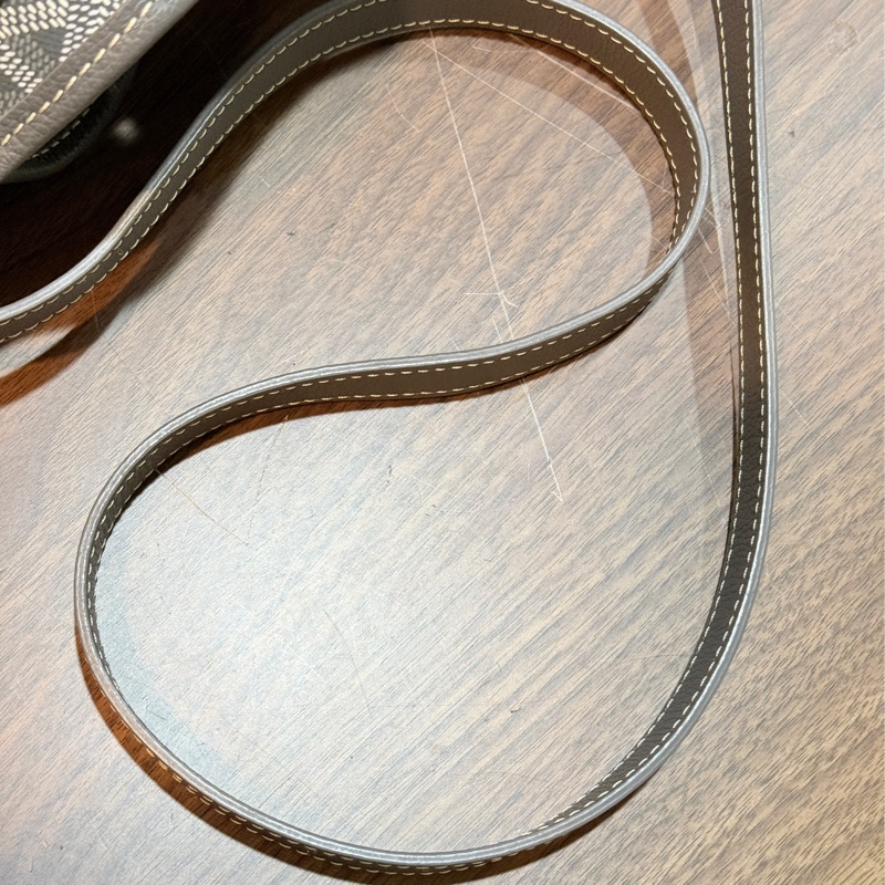 賠售超甜賣🫶🏻最好看的Goyard灰 🩶好輕好揹好裝的斜背水桶包 揹帶長度可以調-18