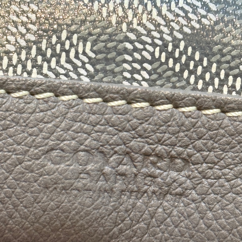 賠售超甜賣🫶🏻最好看的Goyard灰 🩶好輕好揹好裝的斜背水桶包 揹帶長度可以調-30