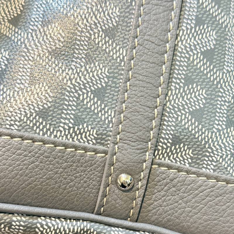 賠售超甜賣🫶🏻最好看的Goyard灰 🩶好輕好揹好裝的斜背水桶包 揹帶長度可以調-46