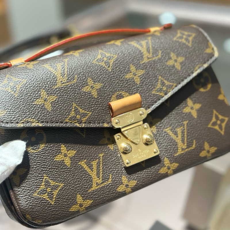 LV路易威登邮差mini老花EAST WEST邮差包链条包斜挎包-6