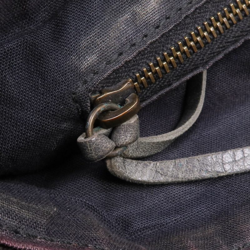 BALENCIAGA 牛皮皮革Motorcycle Clutch金扣手拿包-10