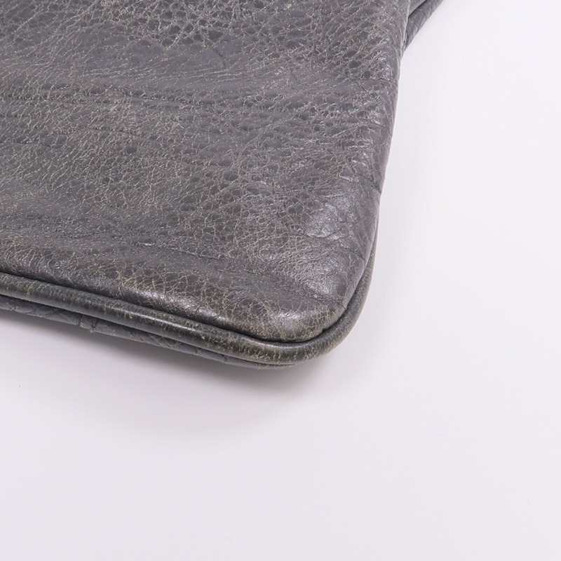 BALENCIAGA 牛皮皮革Motorcycle Clutch金扣手拿包-16