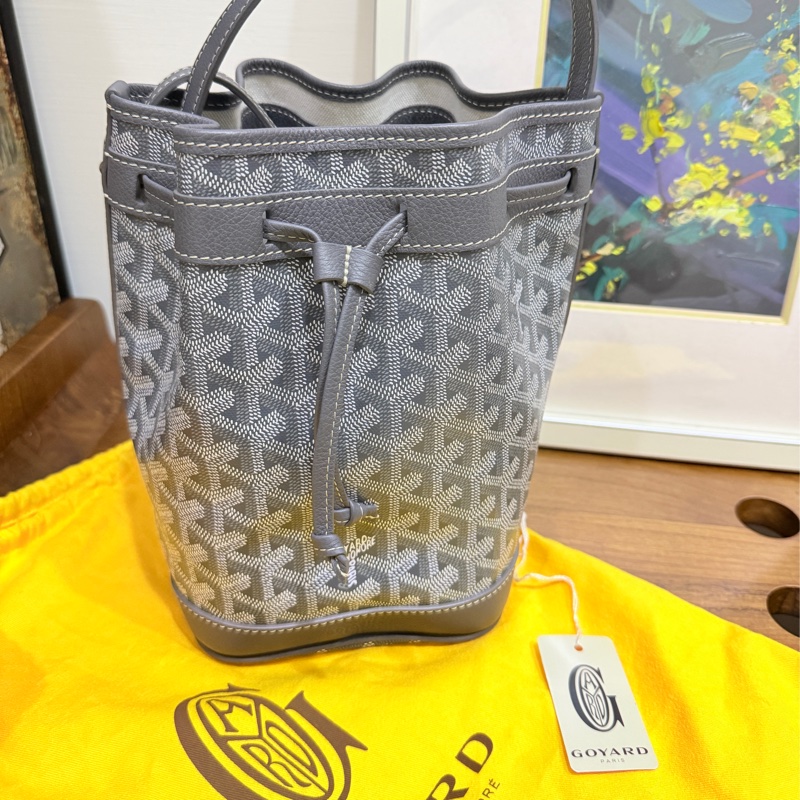 賠售超甜賣🩶灰色goyard 斜背水桶 超夯款 超輕 揹帶可調-0