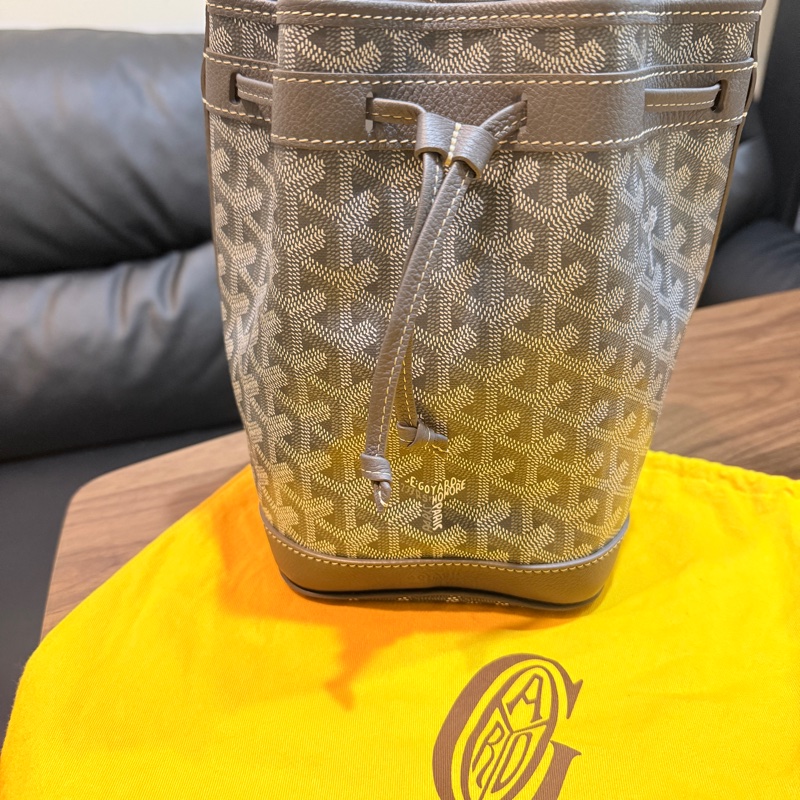 賠售超甜賣🩶灰色goyard 斜背水桶 超夯款 超輕 揹帶可調-6