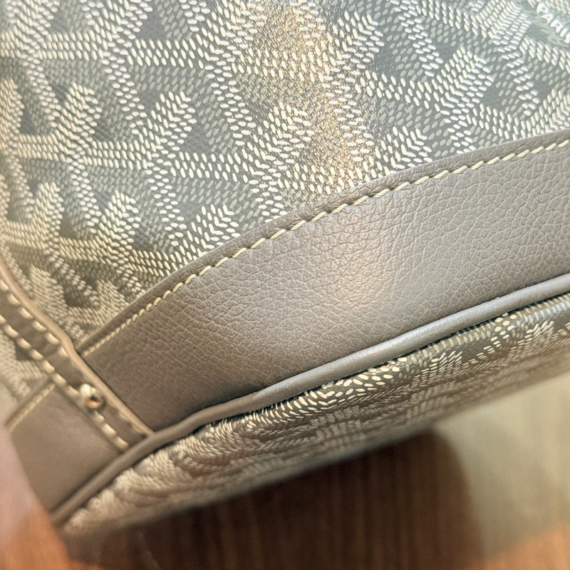 賠售超甜賣🩶灰色goyard 斜背水桶 超夯款 超輕 揹帶可調-11