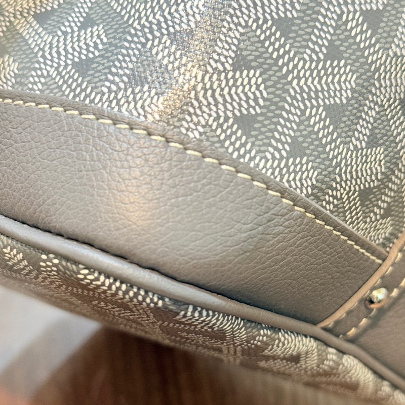 賠售超甜賣🩶灰色goyard 斜背水桶 超夯款 超輕 揹帶可調-13