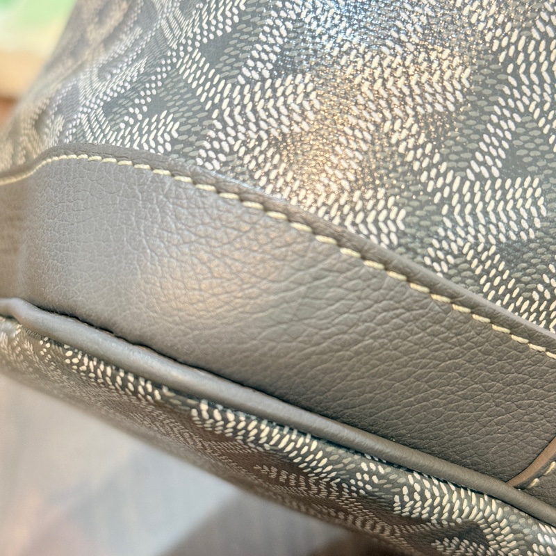 賠售超甜賣🩶灰色goyard 斜背水桶 超夯款 超輕 揹帶可調-14