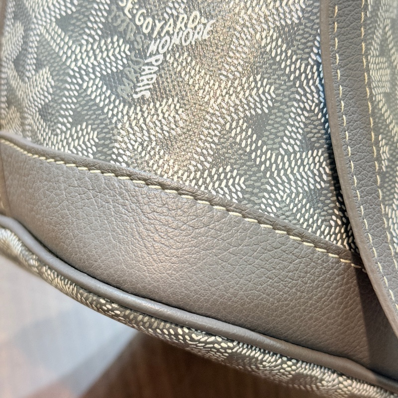 賠售超甜賣🩶灰色goyard 斜背水桶 超夯款 超輕 揹帶可調-16