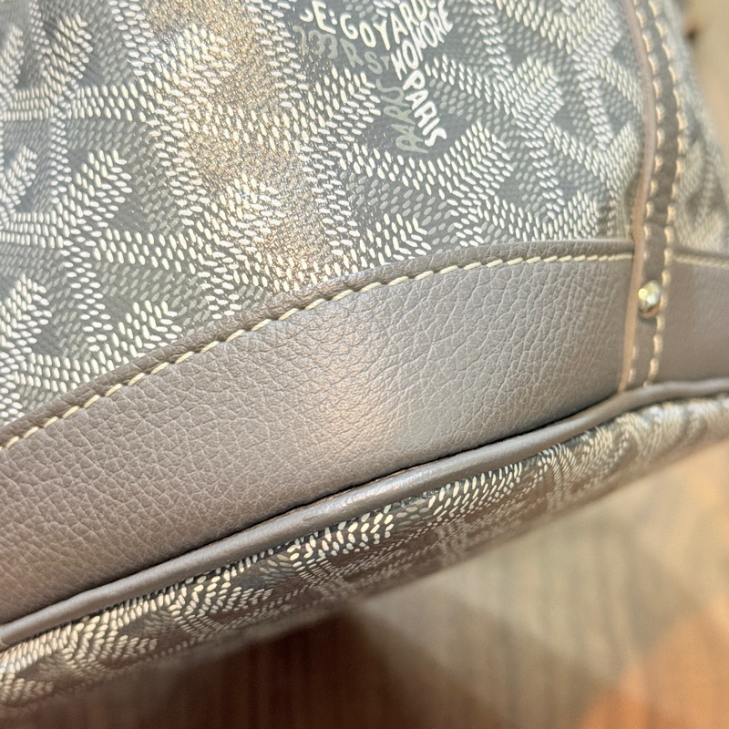 賠售超甜賣🩶灰色goyard 斜背水桶 超夯款 超輕 揹帶可調-17