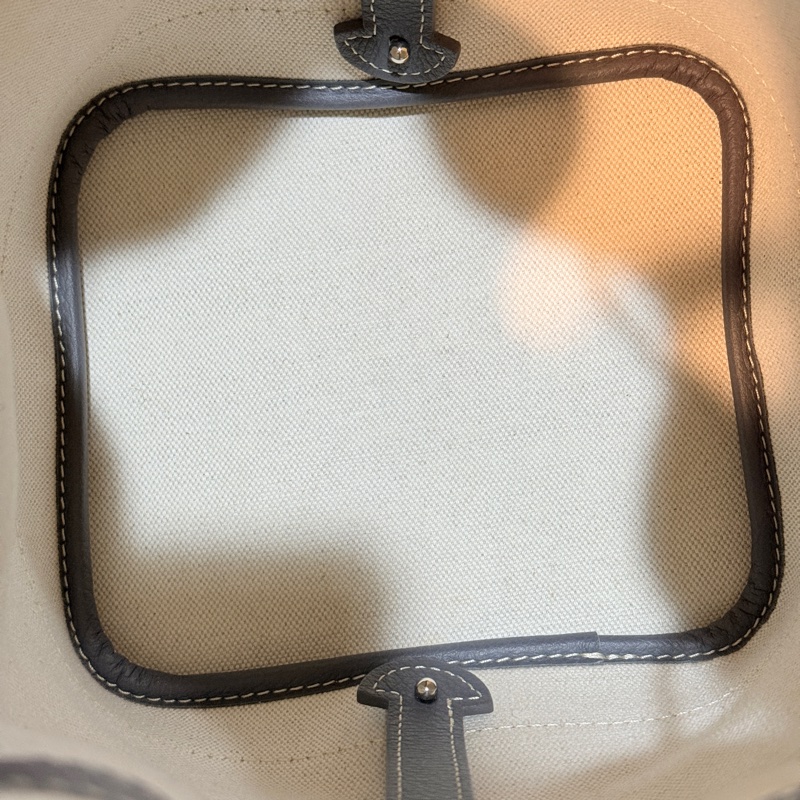 賠售超甜賣🩶灰色goyard 斜背水桶 超夯款 超輕 揹帶可調-20