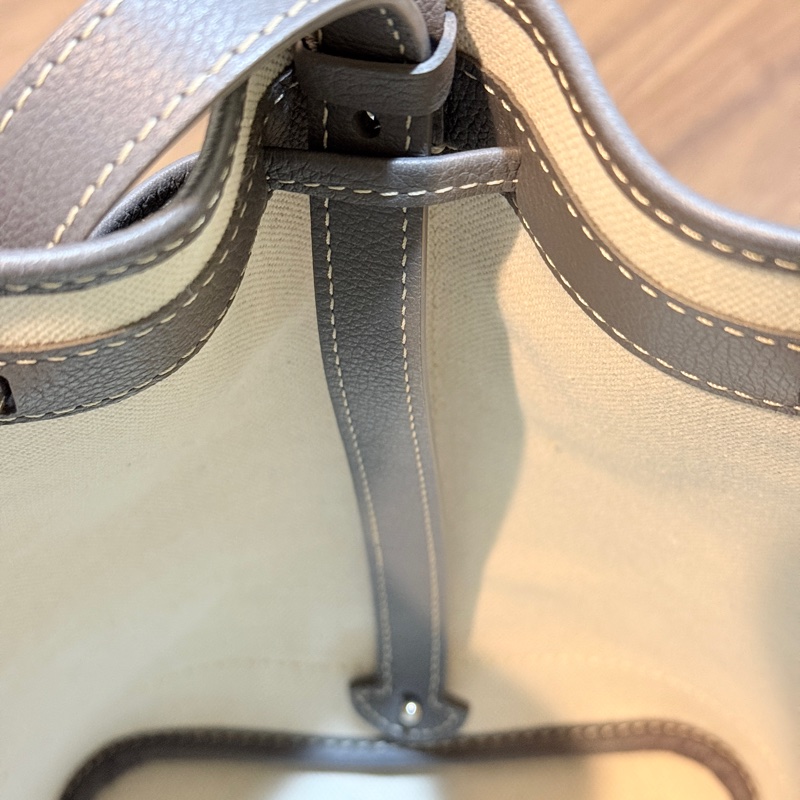 賠售超甜賣🩶灰色goyard 斜背水桶 超夯款 超輕 揹帶可調-21