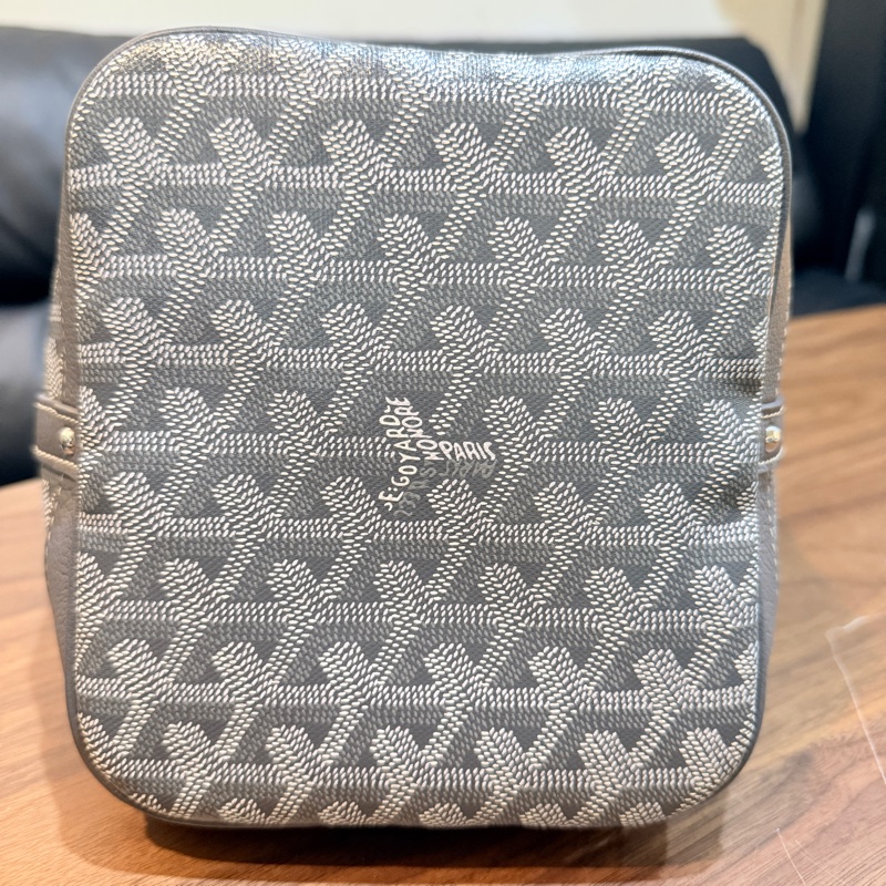 賠售超甜賣🩶灰色goyard 斜背水桶 超夯款 超輕 揹帶可調-28