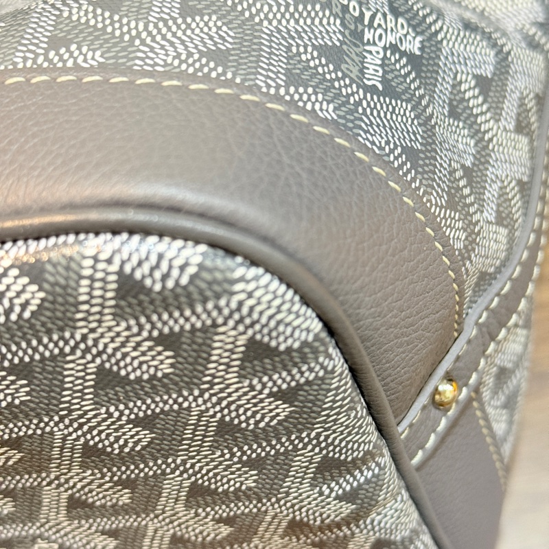 賠售超甜賣🩶灰色goyard 斜背水桶 超夯款 超輕 揹帶可調-32