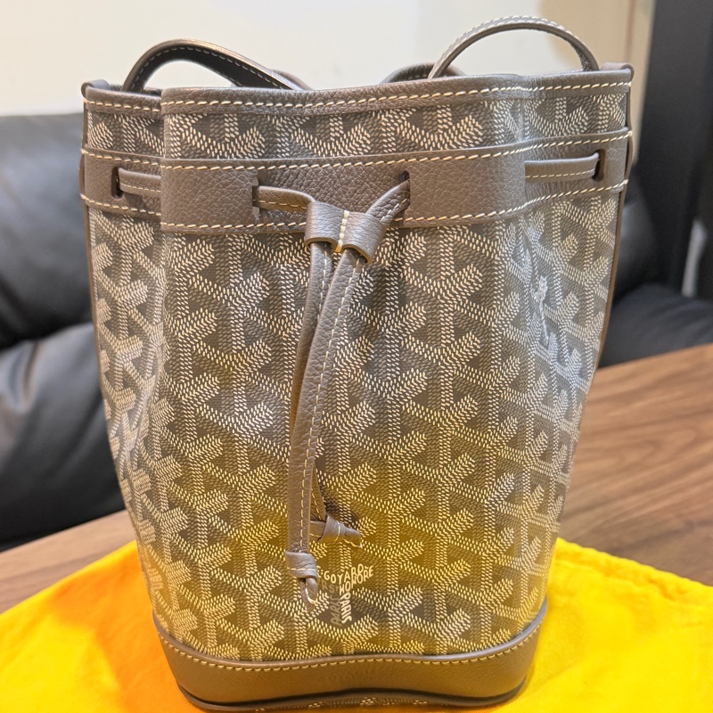 賠售超甜賣🩶灰色goyard 斜背水桶 超夯款 超輕 揹帶可調-33