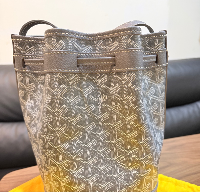 賠售超甜賣🩶灰色goyard 斜背水桶 超夯款 超輕 揹帶可調-36