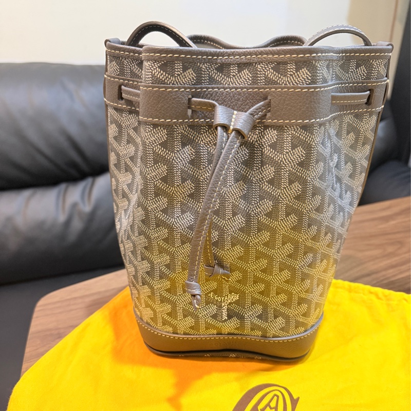 賠售超甜賣🩶灰色goyard 斜背水桶 超夯款 超輕 揹帶可調-38