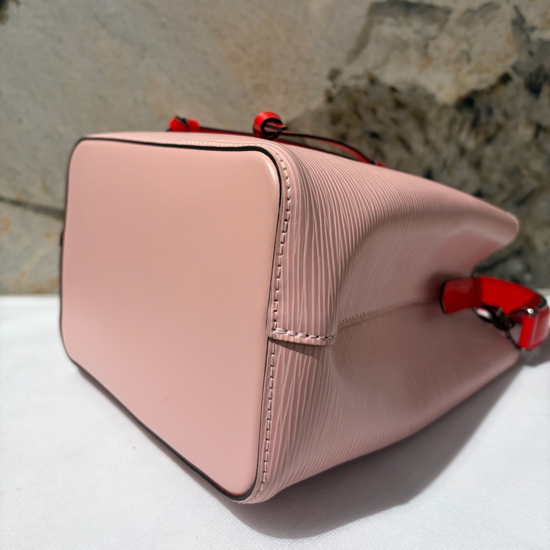 LV 粉EPI水桶包-1