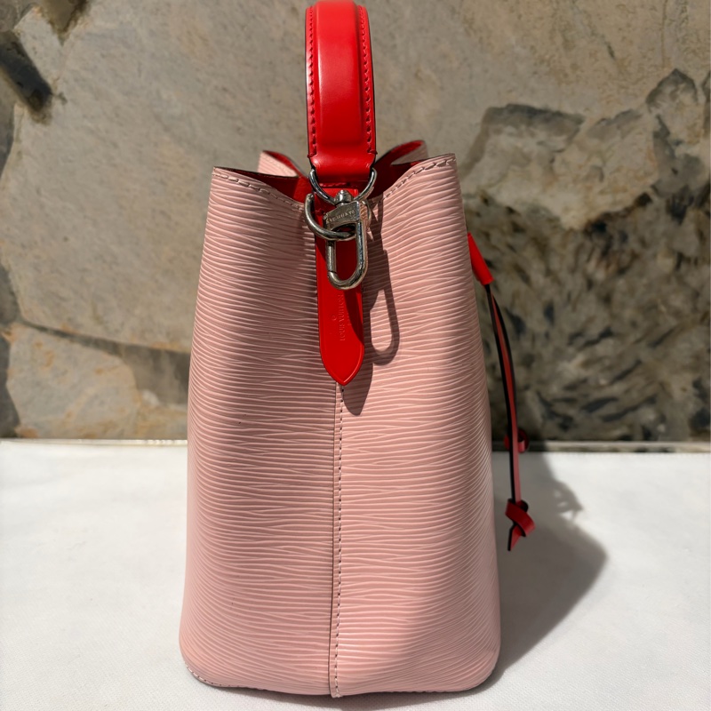 LV 粉EPI水桶包-5